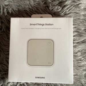 Wireless charger / smart thing station